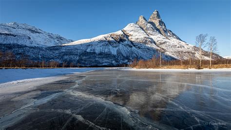 Frozen Lake In Northern Norway Fondafotos