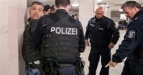 ألمانيا تحاكم لاجئين سوريين متهمين بقتل ضابط سوري وكالة أوقات الشام الإخبارية