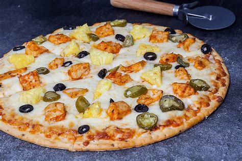 Bacon, onions, chicken, olives, and. Order Chicken Hawaiian Pizza (Non Veg) online from FreshMenu