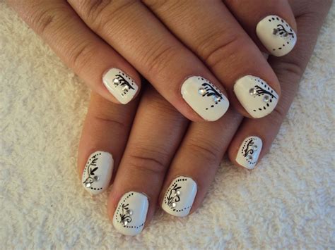 Simple Hand Painting Nail Art Gallery