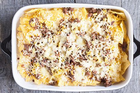 Smooth and creamy, this nacho cheese is the bomb! Baked nachos with cheese and peppers - ohmydish.com