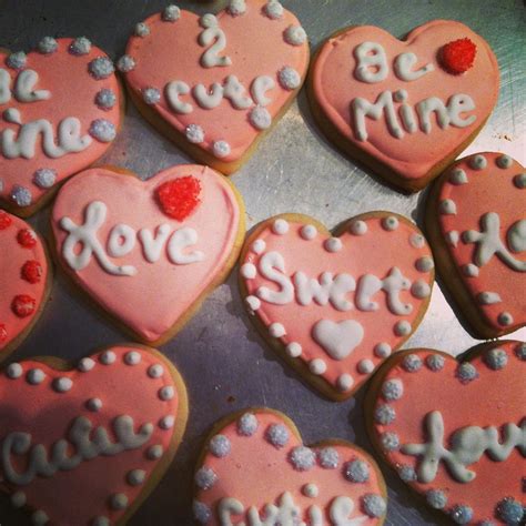 Cute cookies, sweet memories and (almost) zero cleanup. Simple Pillsbury sugar cookie recipe & decorated with ...