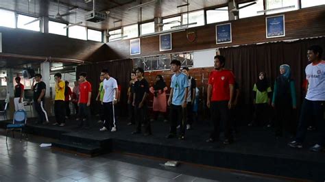 Barisan pemudahcara mahasiswa sesi 2018/2019 (kolej kediaman keempat). Cheers "Peng Peng & Ambare" PM Kolej Kediaman Kelima, UM ...