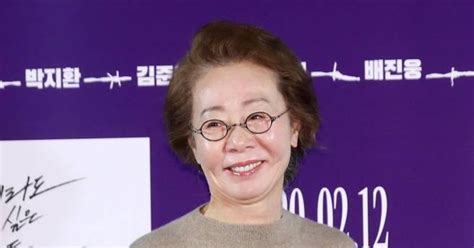 윤여정(1947년 6월 19일 ~ )은 대한민국의 배우이다. 윤여정 "亞 여성인 나, 73세에 오스카 후보 꿈도 꾸지 못했을 듯 ...