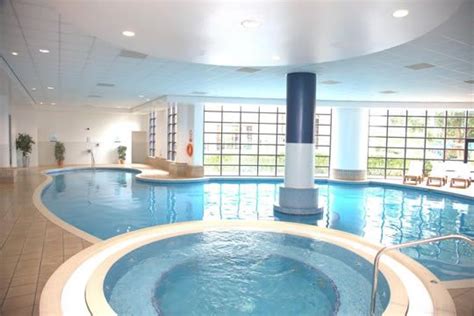 crowne plaza resort colchester five lakes spa breaks from £30 00 colchester spa breaks