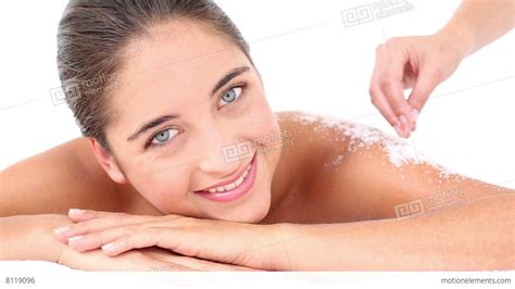 Pretty Woman Enjoying A Salt Scrub Massage Lizenzfreie Videos 8119096
