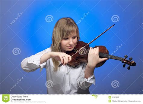 Violinista De Sexo Femenino Joven Imagen De Archivo Imagen De Jugador Hembra 12429895