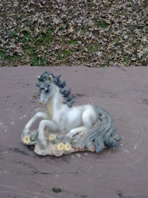 Small Horse Figurine Resin Animal Collectible Pre Owned Ebay