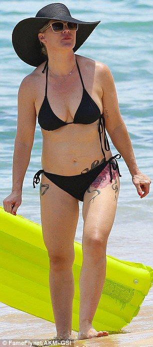 Bikini Clad Jennie Garth Shows Off Huge New Tattoos On Hawaii Holiday