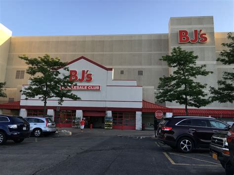 Bj S Wholesale Club In Palisades Center Dr West Nyack Ny Usa