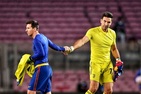 Пробил в левый угол, а тер стеген снова не угадал. MATCH REVIEW : FC BARCELONA VS JUVENTUS