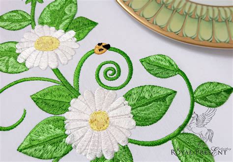 Beautiful Daisies Corner Machine Embroidery Design 3 Sizes Royal