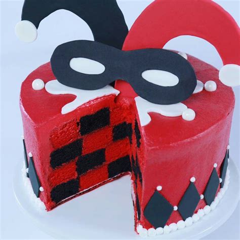 Of course, it boils down to harley, wearing a sad party hat and cutting up slices of cake for her hyenas, who eat it all before she can get. Harley quinn cake | Cakes | Les super héros, Cocktails