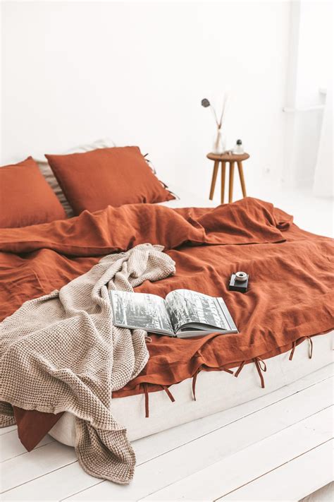 These bedding set are ideal interior decor items. Roest linnen Dekbedovertrek en kussenslopen, linnen ...