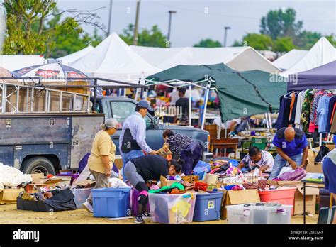 New Castle De Usa August 21 2022 A Large Outdoor Flea Market