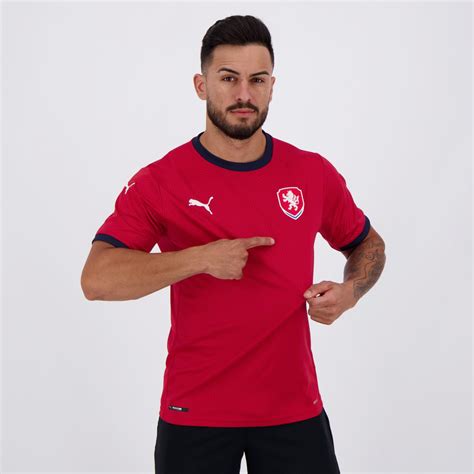 República tcheca, que deu exemplo ao mundo ao domar o coronavírus, vive agora o drama do aumento dos casos. Camisa Puma República Tcheca Home 2020 - FutFanatics