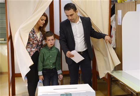 Kilépett a jobbikból vona gábor. Vona Gábor Benedek Vona : Vona Gabor Feltamasztja Magdi ...