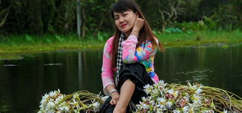 Áo bà ba là trang phục truyền thống của phụ nữ nam bộ. Ao ba ba - the beauty of the South - Vietnam Group Tour