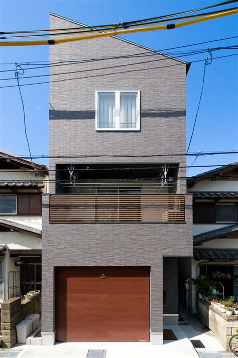 Volume 1, page 430, character 9. 【SUUMO】 20坪で駐車場付きの住まいを 重量鉄骨なら耐震性も納得 - エフイーホーム の建築実例詳細 | 注文住宅