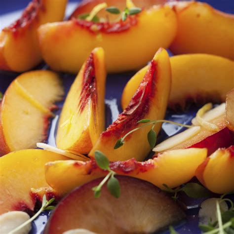 Recette Pêches rôties au sirop de cardamome