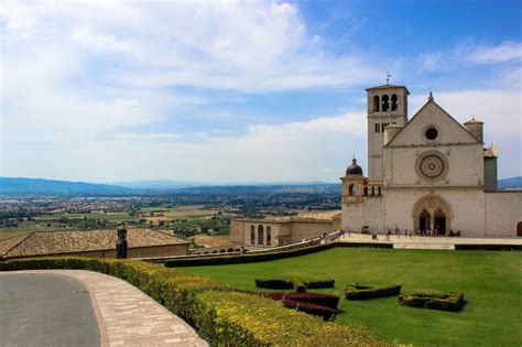 guide to the basilica of st francis of assisi in italy