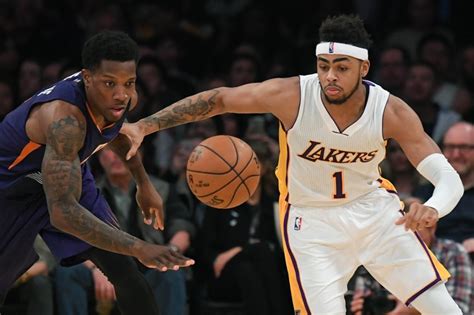 Lakers take down Suns to win third straight, improve to 4-3