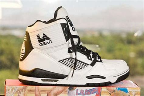 La gear went further in 1993 by introducing the leap gear line of performance basketball shoes, which would light up when the player would jump off the ground. LA Gear - Totally 90s