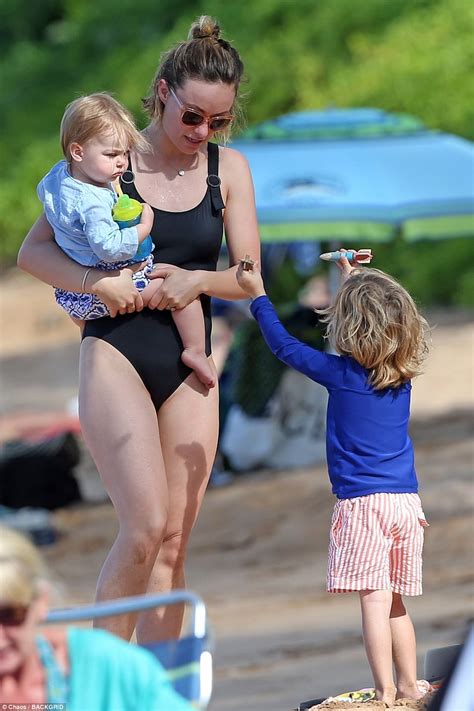 Olivia Wilde and Jason Sudeikis take kids to Hawaii beach | Daily Mail 