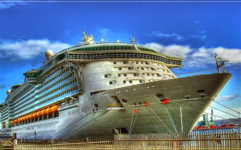 Wallpaper Kapal Pesiar Keren