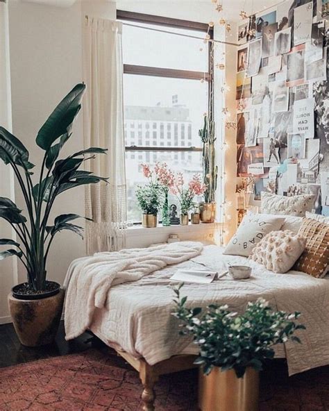 Features caged sides with a basket at one edge for holding reading materials, chargers, tech and more. 27+ Comfy Wonderful Urban Outfitters Bedroom Ideas For ...