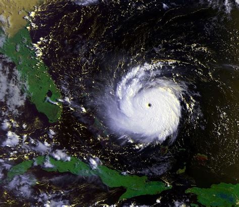 Hurricanes Science And Society 1992 Hurricane Andrew