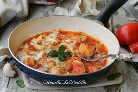 Il petto di pollo a cubetti in padella è uno dei piatti più semplici e veloci. bocconcini di pollo alla pizzaiola cotti in padella ...