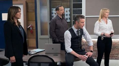 Law And Order Svu Cast Members Reunite In New Season 20 Photo