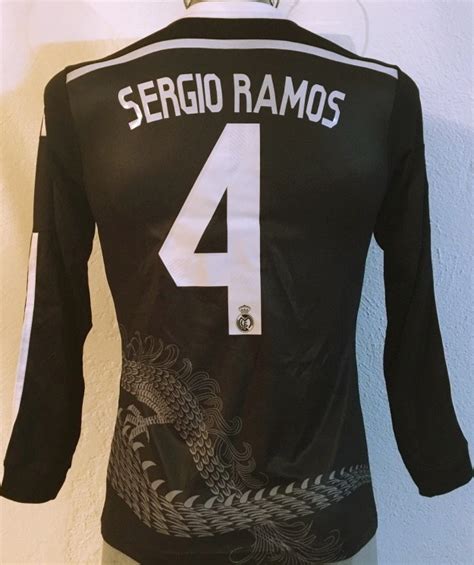 We don't know when or if this item will be back in stock. Jersey Real Madrid Manga Larga 2015 Negro Dragón Sergio Ramo - $ 898.00 en Mercado Libre