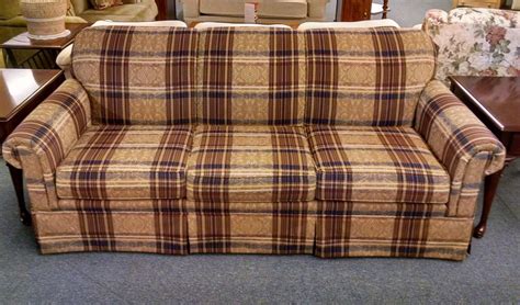 Broyhill Traditional Sofa Delmarva Furniture Consignment