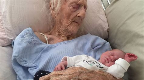 Year Old Great Grandmother From Heartwarming Viral Photo Passes