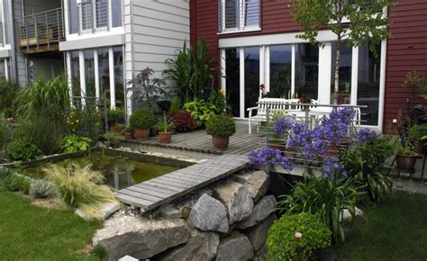Der übergang zwischen terrasse und garten sollte möglichst harmonisch sein und beide teile optisch miteinander verbinden. Von der Terrasse in den Garten: So gelingt ein schöner ...