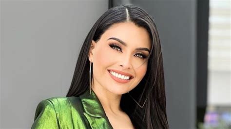 Kristal Silva Usa Elegante Vestido Transparente En Miss Universo 2022