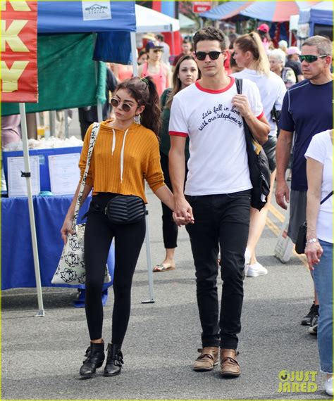 Full Sized Photo Of Sarah Hyland And Wells Adams Share Sweet Kiss At