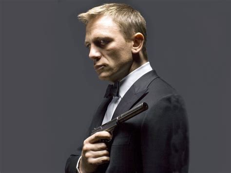 Daniel Craig Actor James Bond Agent Tuxedo Gun Weapons Actor Men