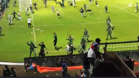 Video Pelea Campal Deja 127 Muertos En Un Partido De Futbol En