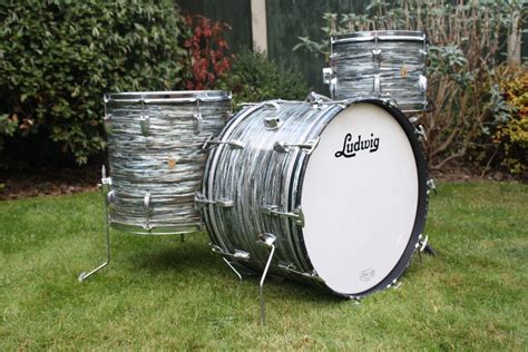 Vintage 1969 Ludwig Super Classic Blue Oyster Pearl Drum Kit