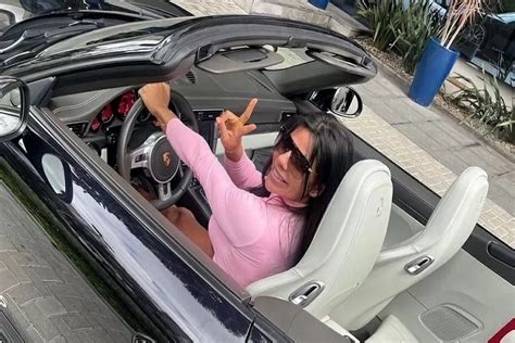 Musa do OnlyFans brasileira mais famosa da plataforma compra carro de quase R milhão