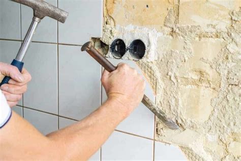 How To Remove Wall Tiles In 2022 Diy Guide And Top Tips Uk
