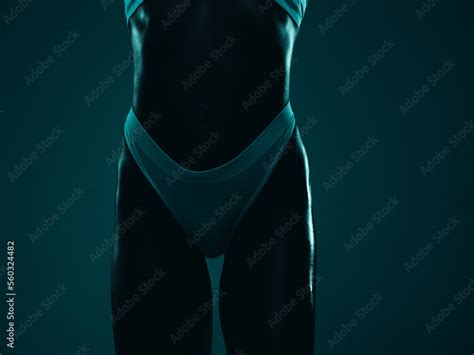 Foto De Dark Silhouette Of Beautiful Sexy Woman Buttocks Back View Of