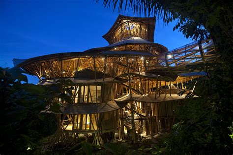 Une Maison Tropicale Incroyable à Bali Réalisée Entièrement De Bambous