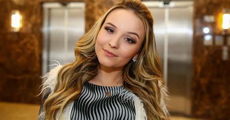 Larissa manoela, erasmo carlos, andré luiz frambach, nayobe nzainab, katiuscia canoro, dani ornellas, edu d'azevedo, eike duarte, adriano fanti. 'Eu amo demais', disse Larissa Manoela sobre a música 'Sua ...
