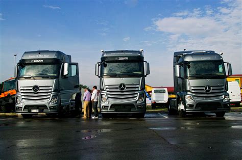 Maybe you would like to learn more about one of these? Nasce Mercedes Benz Truck Italia - MBenz.it