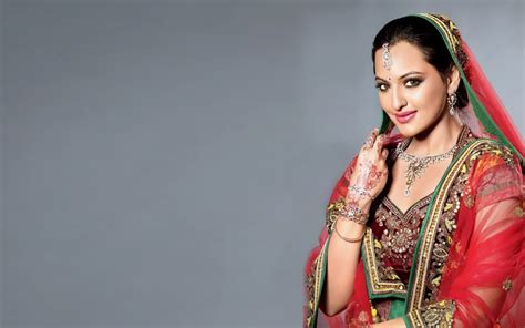 Wiki Sonakshi Sinha And Hot Hd Wallpapers 1080p For Downloading