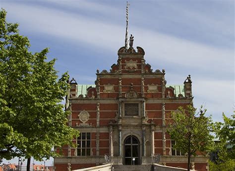 Børsen dragons.jpg 3,630 × 2,722; Rosenborg Slot og Børsen